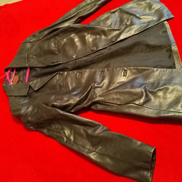 Danier Black Leather Coat Jacket with buttons - Picture 4 of 16